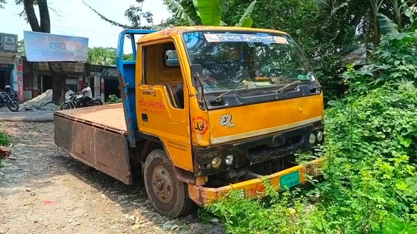 মাদারীপুরে পিকআপ-ইজিবাইকের মুখোমুখি সংঘর্ষে চালক নি’হ’ত