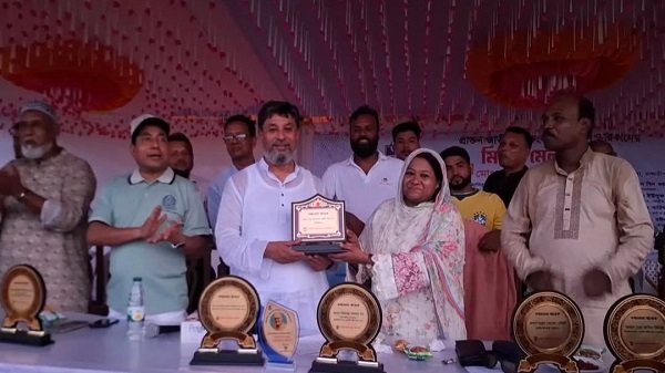 মাদারীপুরে প্রীতি ফুটবল ম্যাচে নারায়ণগঞ্জ সোনালী অতীত ক্লাবের ১-০ গোলের জয়