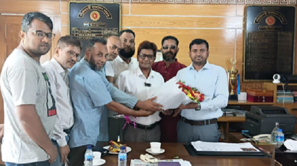 সীতাকুণ্ড মালিক সমিতির নতুন কমিটির ইউএনও ও ওসির সঙ্গে মতবিনিময়