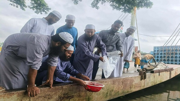 ইসলামী যুব আন্দোলনের প্রতিষ্ঠাবার্ষিকী উপলক্ষে লক্ষ্মীপুরে মেঘনায় মৎস্যপোনা অবমুক্ত