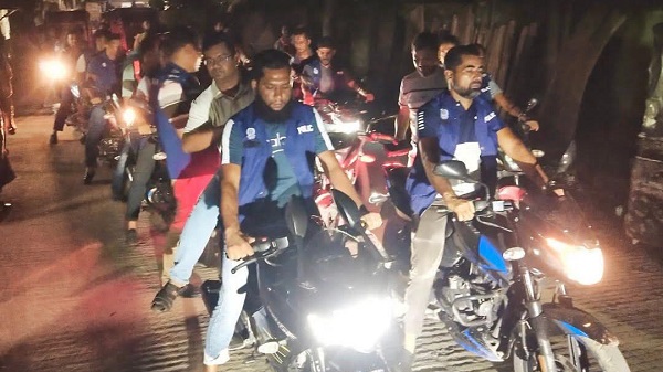 নেছারাবাদে মাদকের বিরুদ্ধে পুলিশের বিশেষ মহড়া
