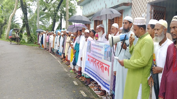 শ্যামনগরে মসজিদের পুকুর দখলের চেষ্টার অভিযোগ, মানববন্ধনে প্রশাসনের হস্তক্ষেপ দাবি