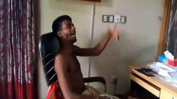হঠাৎ ব্যাংকে ঢুকে তুলকালাম কাণ্ড যুবকের