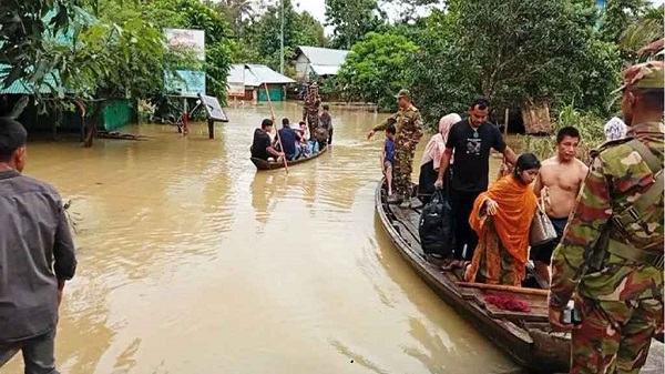 চট্টগ্রামে বন্যা ও পাহাড়ধস মোকাবিলায় সেনাবাহিনীর উদ্ধার-ত্রাণ কার্যক্রম
