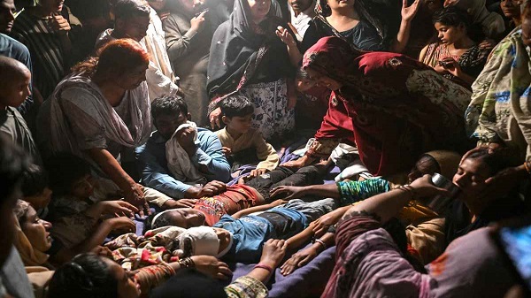 পাকিস্তানে কোচিং সেন্টারের ছাদ ধসে ১৪ শিশুর মৃত্যু