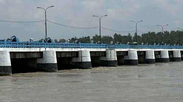 উজানের ঢল আর ভারী বৃষ্টিতে বাড়ছে তিস্তার পানি