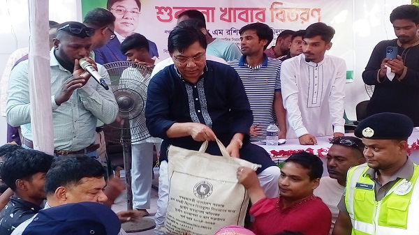 দেওয়ানগঞ্জে বন্যাদুর্গত ১৫০ পরিবারের মাঝে শুকনো খাবার বিতরণ