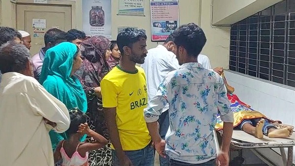 বোদায় ট্রাক্টরের ধাক্কায় প্রথম শ্রেণির ছাত্রী নিহত
