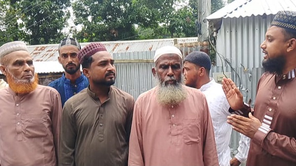 শ্রীপুরে মাদকের বিরুদ্ধে এলাকাবাসীর প্রতিবাদ, বস্তিতে গিয়ে কারবারিদের সতর্কবার্তা