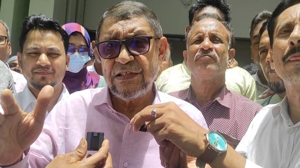 তালা উপজেলা স্বাস্থ্য কমপ্লেক্সে আকস্মিক পরিদর্শনে স্বাস্থ্যমন্ত্রী, চিকিৎসক বদলি ও নৈশপ্রহরী বরখাস্তের নির্দেশ