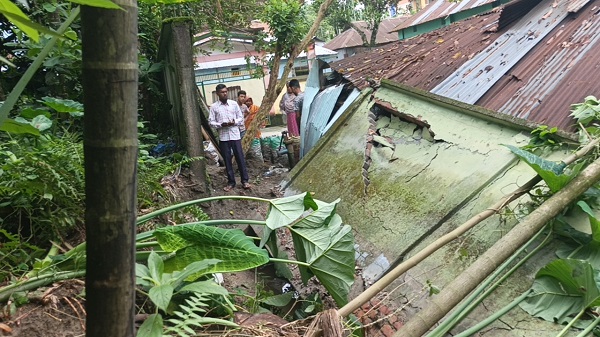​লালমনিরহাটে অবসরপ্রাপ্ত অধ্যাপকের ওপর হামলা ও প্রাণনাশের হুমকি: থানায় জিডি