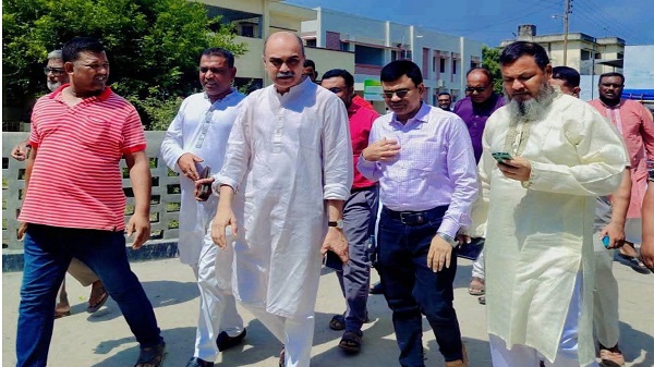 মিরপুর উপজেলা হাসপাতাল পরিদর্শন করলেন ব্যারিস্টার রাগীব রউফ চৌধুরী
