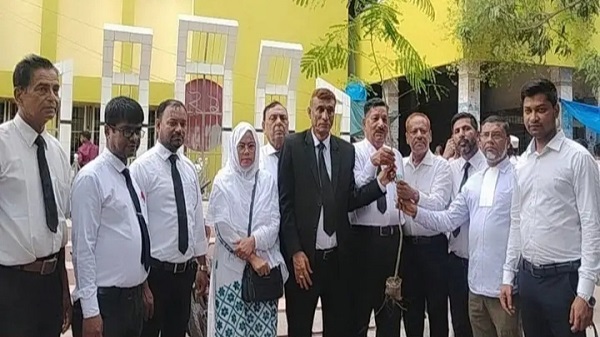 সাতক্ষীরায় জাতীয়তাবাদী আইনজীবী ফোরামের উদ্যোগে বৃক্ষের চারা বিতরণ
