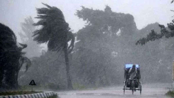 দুপুরের মধ্যে ঢাকাসহ ১৭ জেলায় ঝড়ের আভাস
