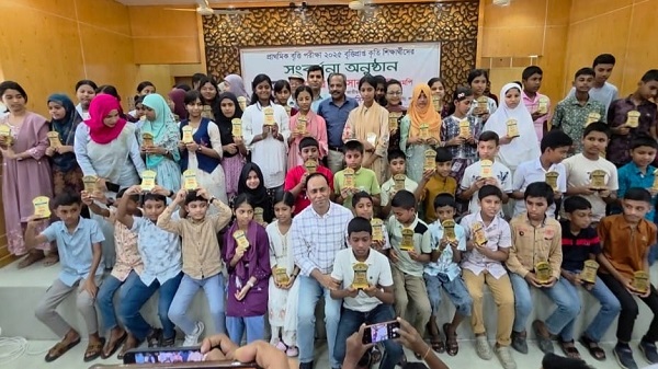 কলমাকান্দায় ৯৪ কৃতি শিক্ষার্থীকে সংবর্ধনা দিলেন ডেপুটি স্পিকার 