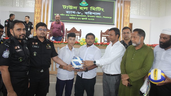 অপরাধমুক্ত সমাজ গড়তে পিরোজপুরে র‍্যাব-৮ এর সচেতনতামূলক টাউন হল সভা