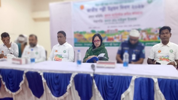 সরাইলে জাতীয় পল্লী উন্নয়ন দিবস পালিত, ঋণ ও গাছের চারা বিতরণ