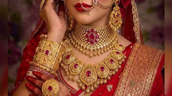 দেশের বাজারে আজ যে দামে বিক্রি হচ্ছে সোনা