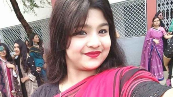 বস্তাবন্দি মেয়ের লাশ মোটরসাইকেলে নিয়ে শহরে ঘোরে বাবা