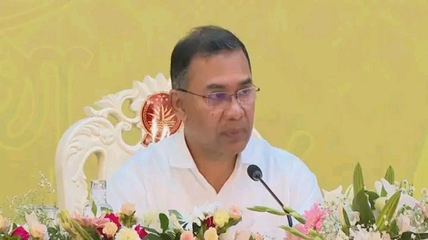 সিংগাইরে প্রধানমন্ত্রীর আকস্মিক সফর, সেনাক্যাম্প পরিদর্শন
