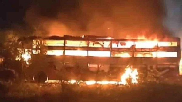 ভারতে বাস-ট্রাকের সংঘর্ষের পর আগুনে নিহত ৭, আহত ২২ 