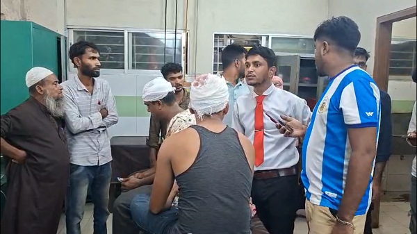 বাগেরহাটে আদালত ভবনের ছাদের পলেস্তারা খসে আহত ৫