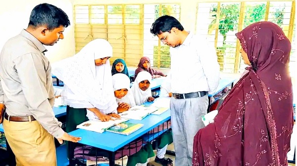 দাউদপুর সরকারি প্রাথমিক বিদ্যালয় পরিদর্শনে ইউএনও বিধান কান্তি হালদার