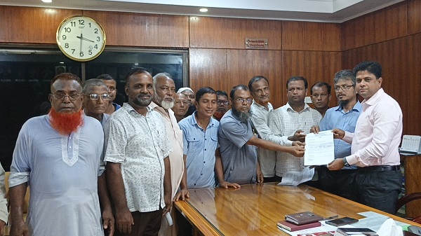বেতন বৈষম্য দূর ও বিভাগীয় স্বীকৃতির দাবিতে লালমনিরহাটে শাখা ডাকঘর কর্মীদের অনির্দিষ্টকালের কর্মবিরতি