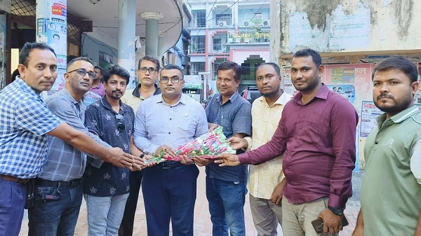 নাটোরে ভোরের চেতনার সম্পাদক শফিকুল ইসলামের সঙ্গে সাংবাদিকদের মতবিনিময়