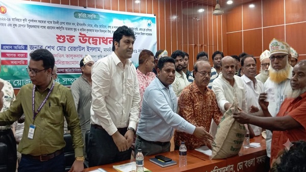 আত্রাইয়ে ২ হাজার ৫০৬ কৃষকের মাঝে কৃষি প্রণোদনার সার