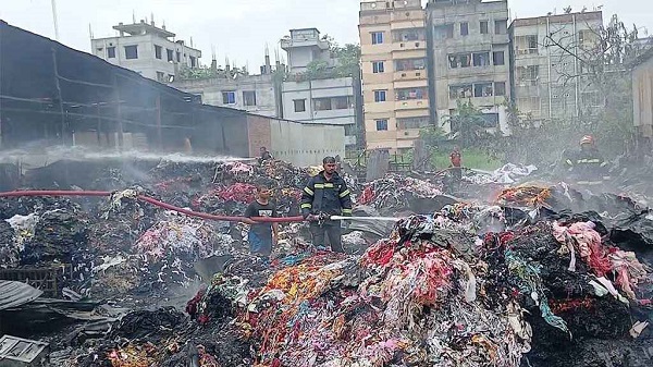 নারায়ণগঞ্জে ঝুটের গোডাউনে আগুন