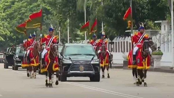 বঙ্গবভনে ভারপ্রাপ্ত রাষ্ট্রপতি, গার্ড অব অনার প্রদান