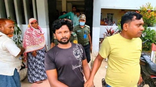 নওগাঁয় হাসপাতালে চিকিৎসা নিতে গিয়ে স্বামীর ছুরিকাঘাতে স্ত্রীর মৃ’ত্যু’