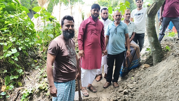 সংবাদ প্রকাশের তিন দিনের মাথায় জলাবদ্ধতা নিরসনে মাঠে বিএনপি, স্বস্তি পেল ৩০০ পরিবার