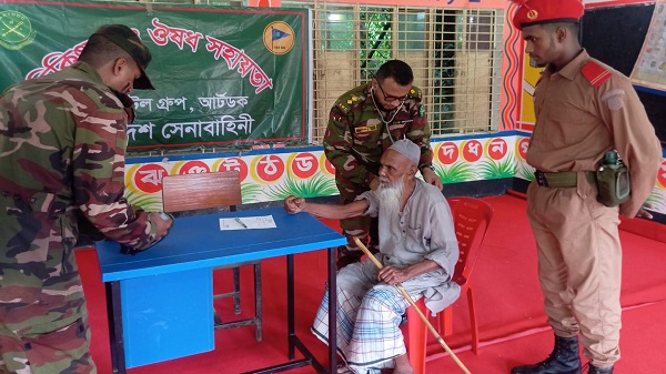 ভালুকায় সেনাবাহিনীর মেডিকেল ক্যাম্প
