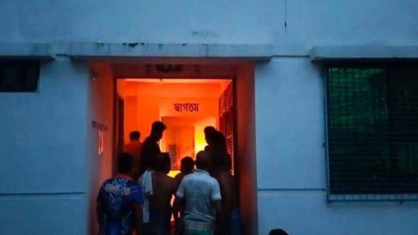 সাভারে কারখানায় ভয়াবহ আগুন, ফায়ার ফাইটারসহ আহত ৫