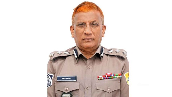 ইউনিফর্ম পরে আ’লীগের মনোনয়ন জমা অতিরিক্ত ডিআইজিকে বাধ্যতামূলক অবসর