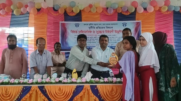 আশাশুনিতে দুর্নীতি প্রতিরোধ বিষয়ক রচনা ও বিতর্ক প্রতিযোগিতা ও পুরস্কার বিতরন