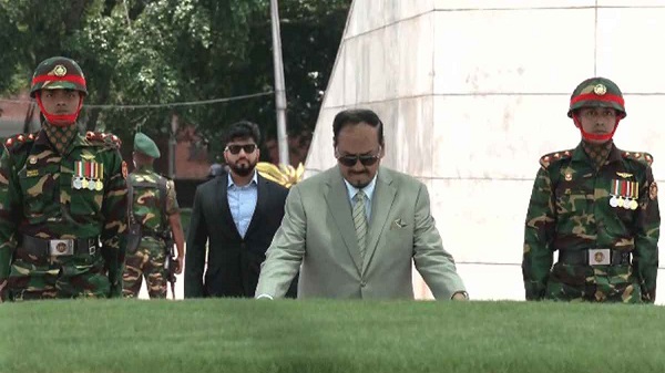 জিয়াউর রহমান ও খালেদা জিয়ার সমাধিতে ভারপ্রাপ্ত রাষ্ট্রপতির শ্রদ্ধা