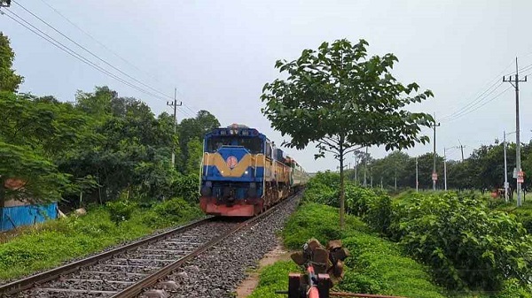 ৮ ঘণ্টা পর রাজশাহীর সঙ্গে সারা দেশের রেল যোগাযোগ স্বাভাবিক