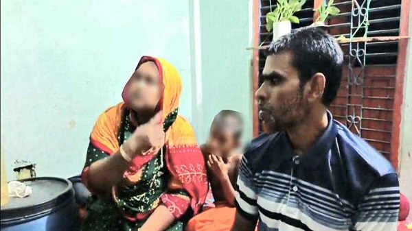 পরকীয়ার জেরে গৃহবধূর চুল কেটে দিলেন স্বামী