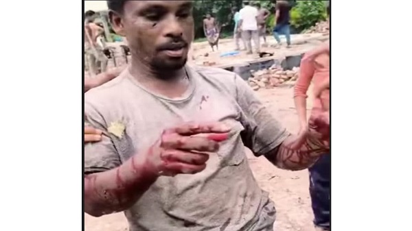 সাতক্ষীরার কালিগঞ্জ থানার ভবন ভাঙার সময় ককটেল বিস্ফোরনে আহত দুই