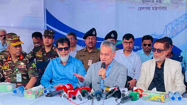 পদ্মা রেল সেতুর নিচে মাটি অপসারণে কোনো ঝুঁকি নেই: রেলমন্ত্রী