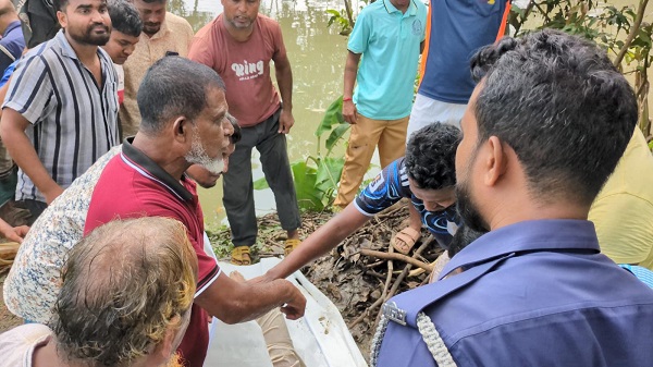 মুরাদনগরে কৃষককে গলা কেটে হত্যা, পুকুরে মিলল মরদেহ