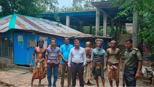 আশাশুনিতে জলমগ্ন এলাকা পরিদর্শনে ইউএনও, পানি নিষ্কাশনে দ্রুত পদক্ষেপের আশ্বাস