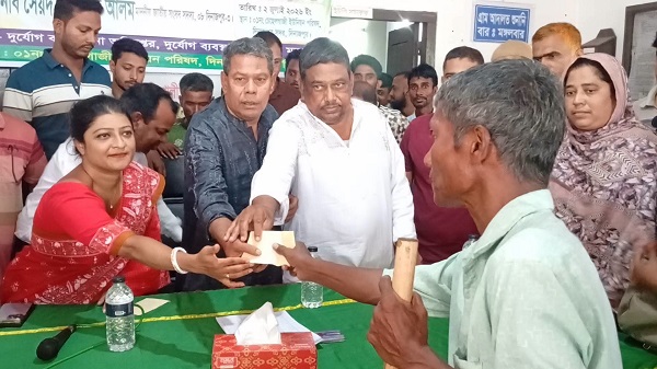 দিনাজপুরে অসহায় ও দুস্থদের মাঝে জিআর চাল ও নগদ অর্থ বিতরণ