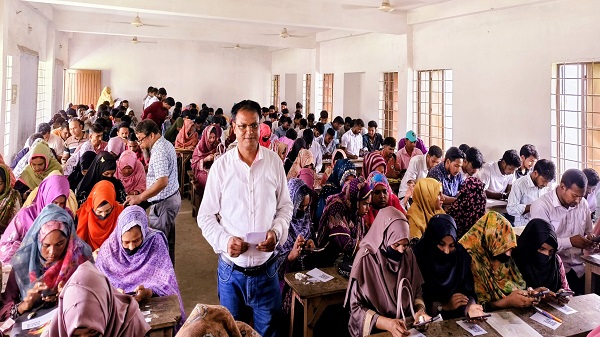 নাচোলে ফ্যামেলী কার্ড বাস্তবায়নের জন্য ৯৩৭ জনের আবেদন