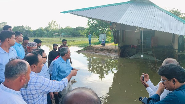 পাহাড়ি ঢলে ক্ষতিগ্রস্ত গজারমারী সরকারি প্রাথমিক বিদ্যালয় পরিদর্শনে ডেপুটি স্পিকার কায়সার কামাল