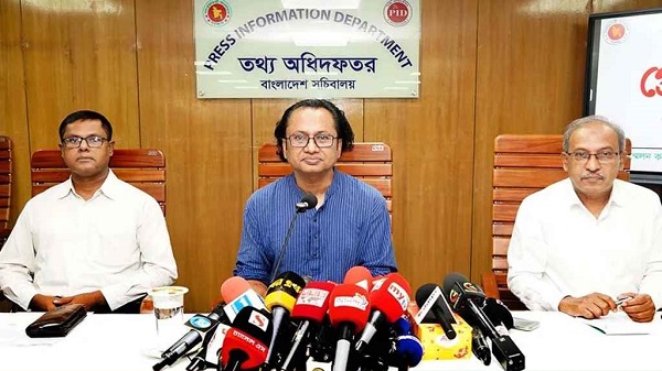সরকার সাইবার বুলিংয়ের বিরুদ্ধে কঠোর অবস্থান নিয়েছে: তথ্য উপদেষ্টা