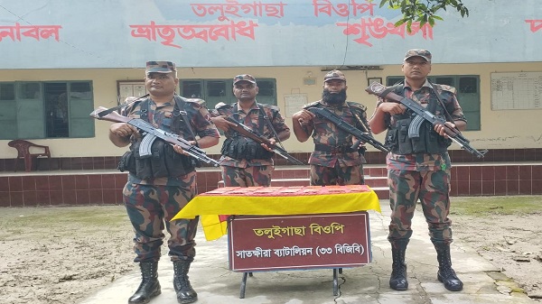সাতক্ষীরা সীমান্তে বিজিবির অভিযানে ৩০ লাখ টাকার ভারতীয় পণ্য ও মাদক জব্দ